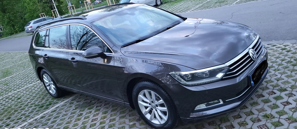 Volkswagen Passat cena 36000 przebieg: 403000, rok produkcji 2015 z Wrocław małe 79